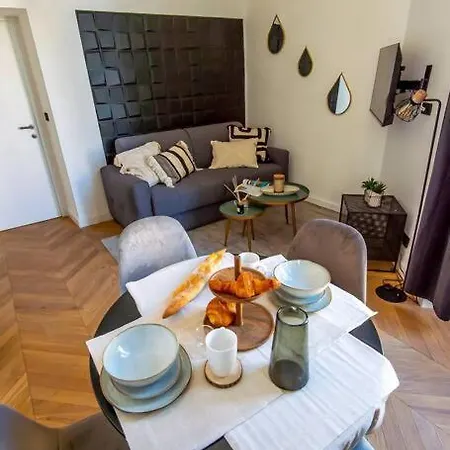 Elegant T2 Renove 4 Pers, Centre Nice, Climatise Apartment
