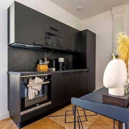 Elegant T2 Renove 4 Pers, Centre Nice, Climatise Apartment