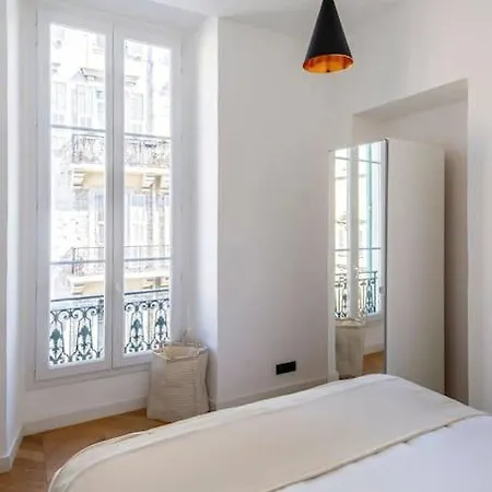 Elegant T2 Renove 4 Pers, Centre Nice, Climatise *