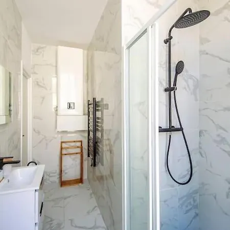 Elegant T2 Renove 4 Pers, Centre Nice, Climatise 아파트