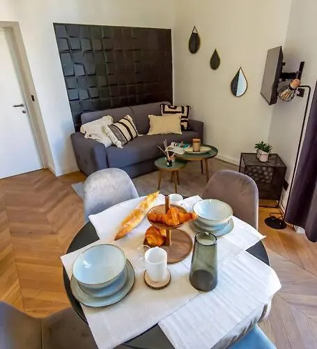 Elegant T2 Renove 4 Pers, Centre Nice, Climatise Appartement