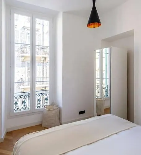 Elegant T2 Renove 4 Pers, Centre Nice, Climatise *